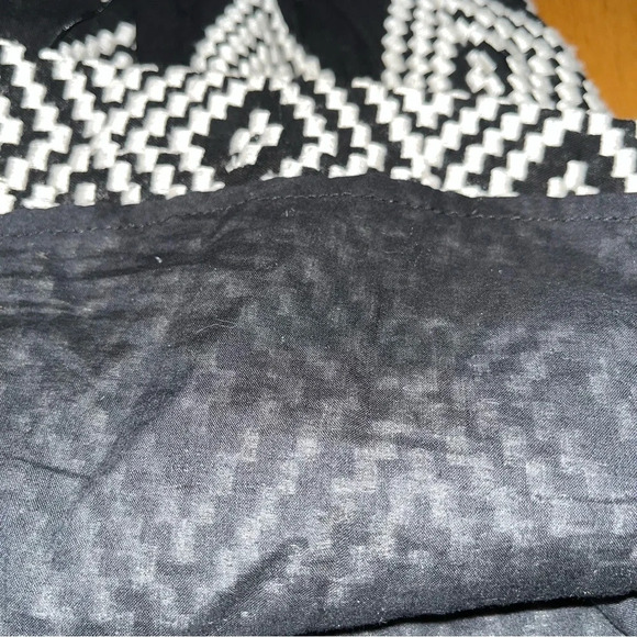 Free People black and white woven mini skirt, size 0. - Picture 3 of 6